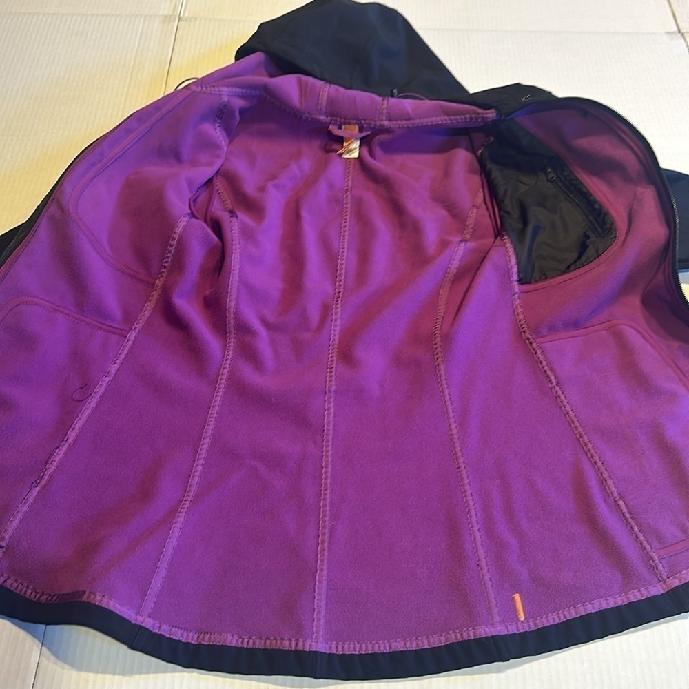 Lucy utility black and purple lining jacket w zipper & 2 front pockets and hood - Picture 8 of 9